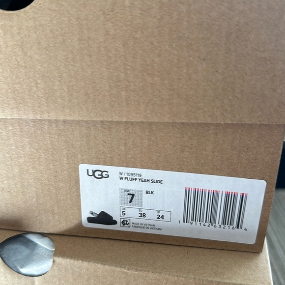 Brand new Uggs fluff yeah - Picture 6 of 6